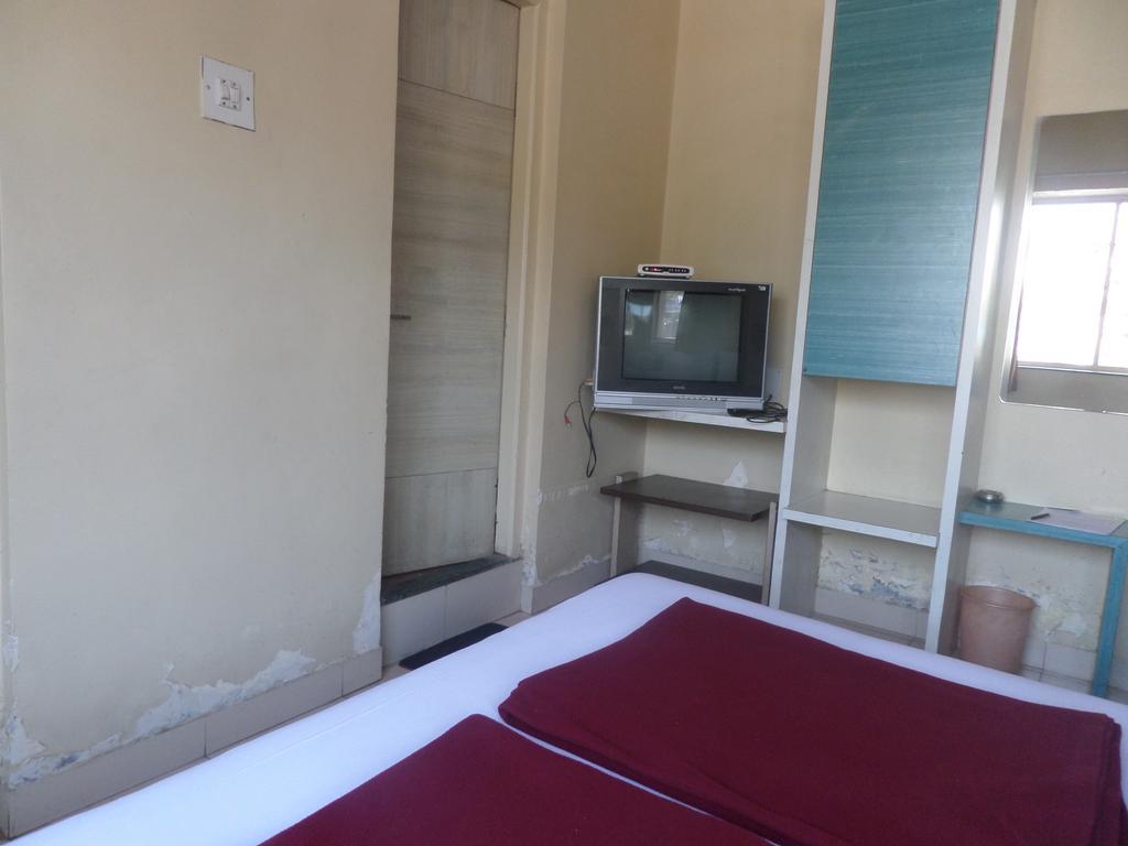 Hotel Sai Ratna Nashik Ngoại thất bức ảnh