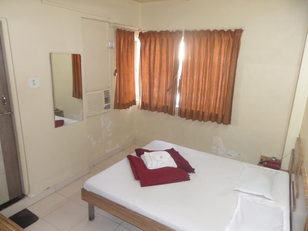 Hotel Sai Ratna Nashik Phòng bức ảnh