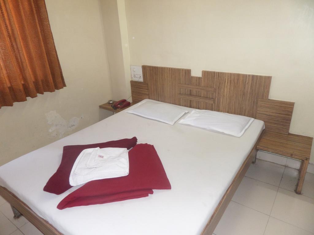 Hotel Sai Ratna Nashik Phòng bức ảnh