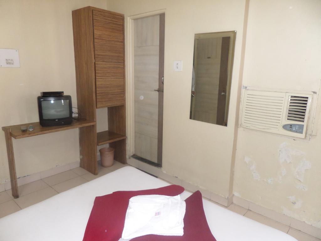Hotel Sai Ratna Nashik Phòng bức ảnh