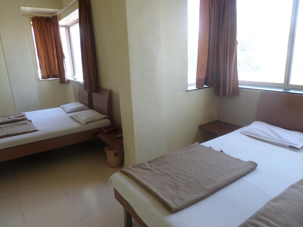 Hotel Sai Ratna Nashik Ngoại thất bức ảnh
