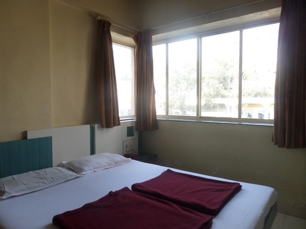 Hotel Sai Ratna Nashik Ngoại thất bức ảnh