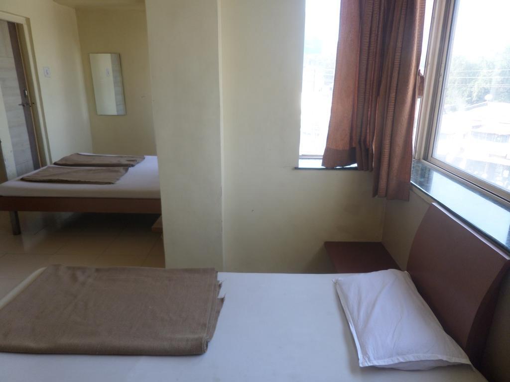 Hotel Sai Ratna Nashik Ngoại thất bức ảnh